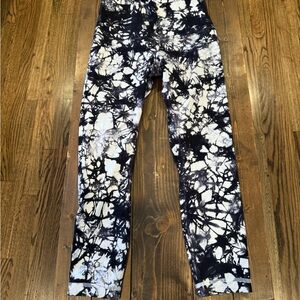 Lululemon Shibori size 8